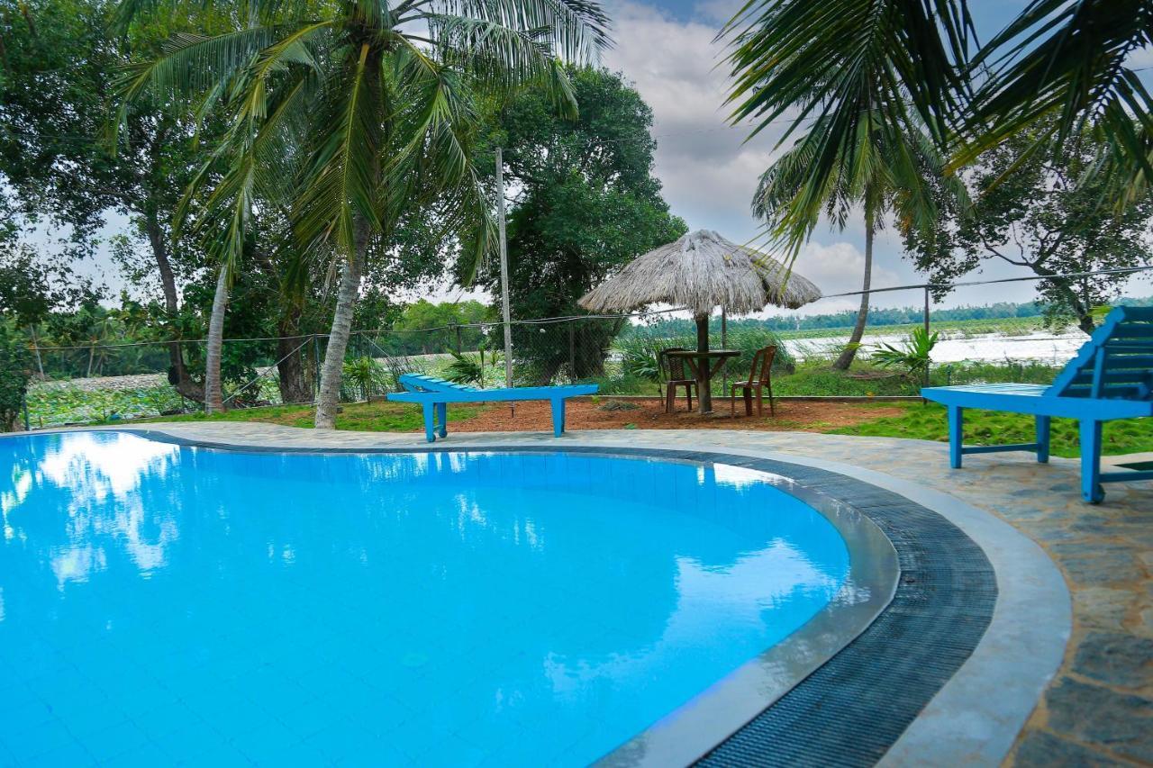 Lake Edge Holiday Inn Тисамахарама Екстериор снимка