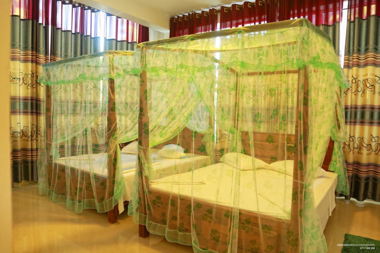 Lake Edge Holiday Inn Тисамахарама Екстериор снимка